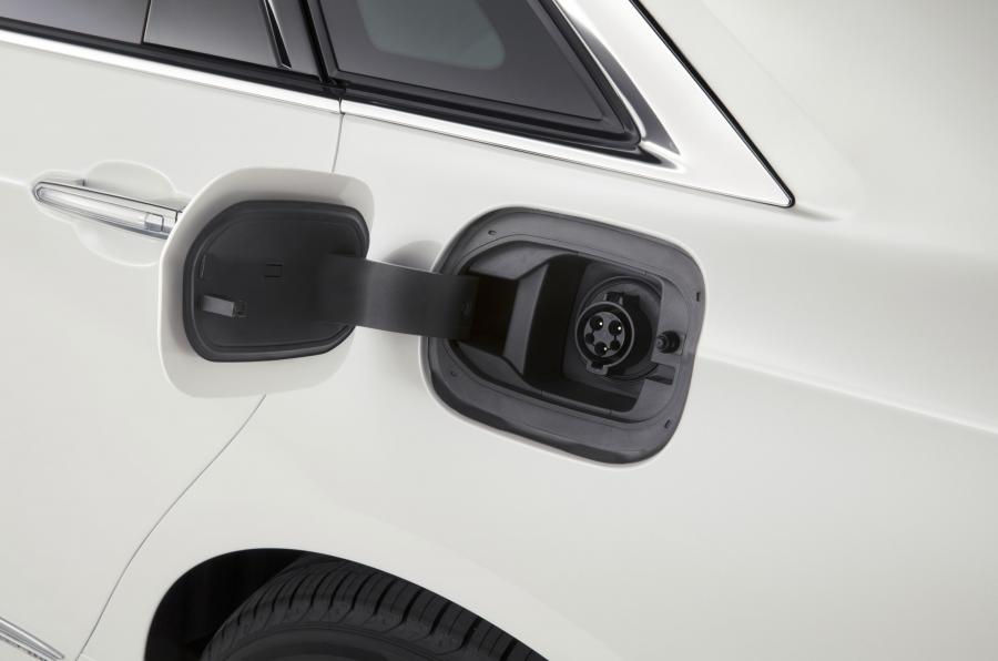 Детали экстерьера Cadillac CT6 Plug-In Hybrid 2016 года  (NA) (фото 8 из 29)